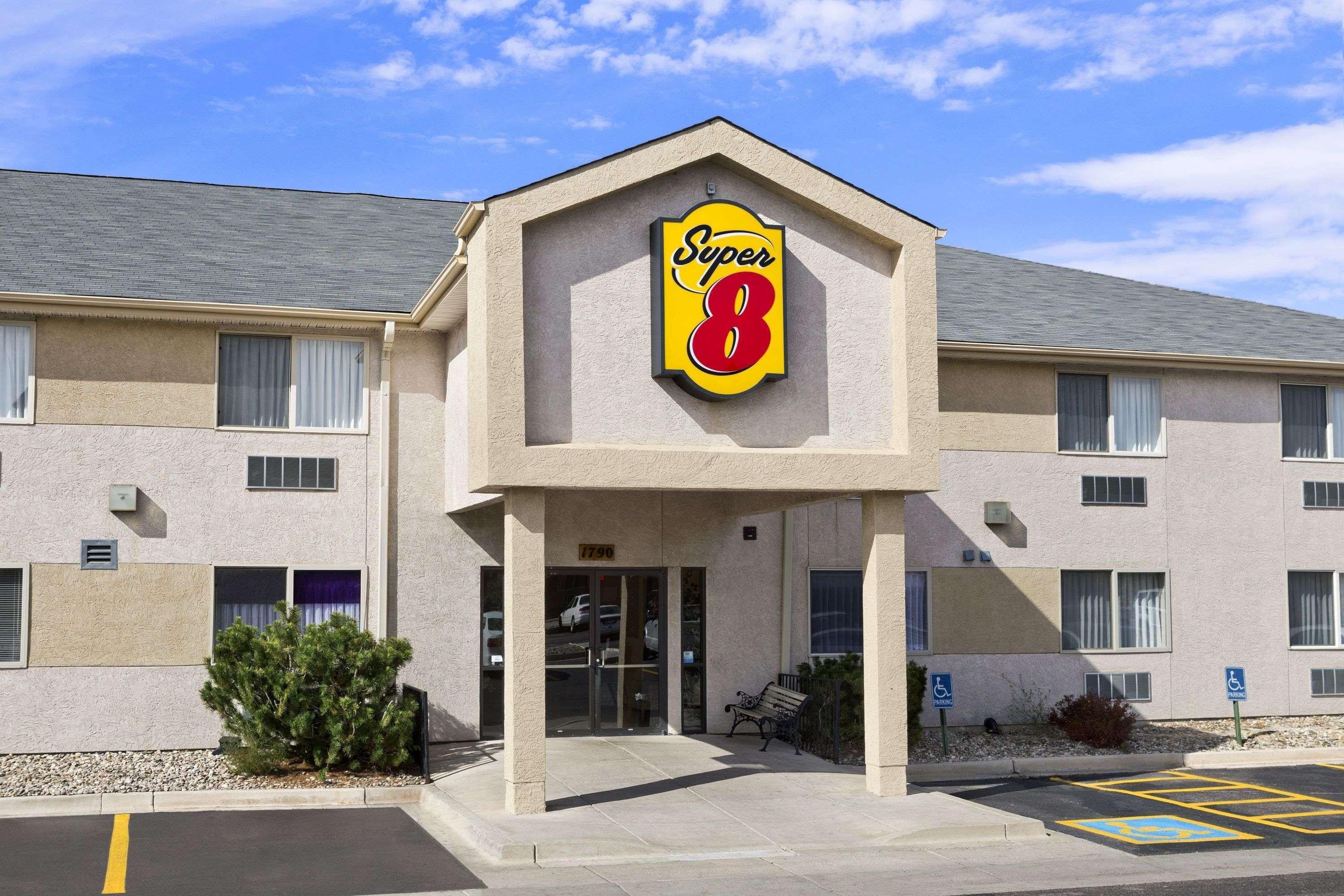 Super 8 By Wyndham Colorado Springs Airport Motel Luaran gambar