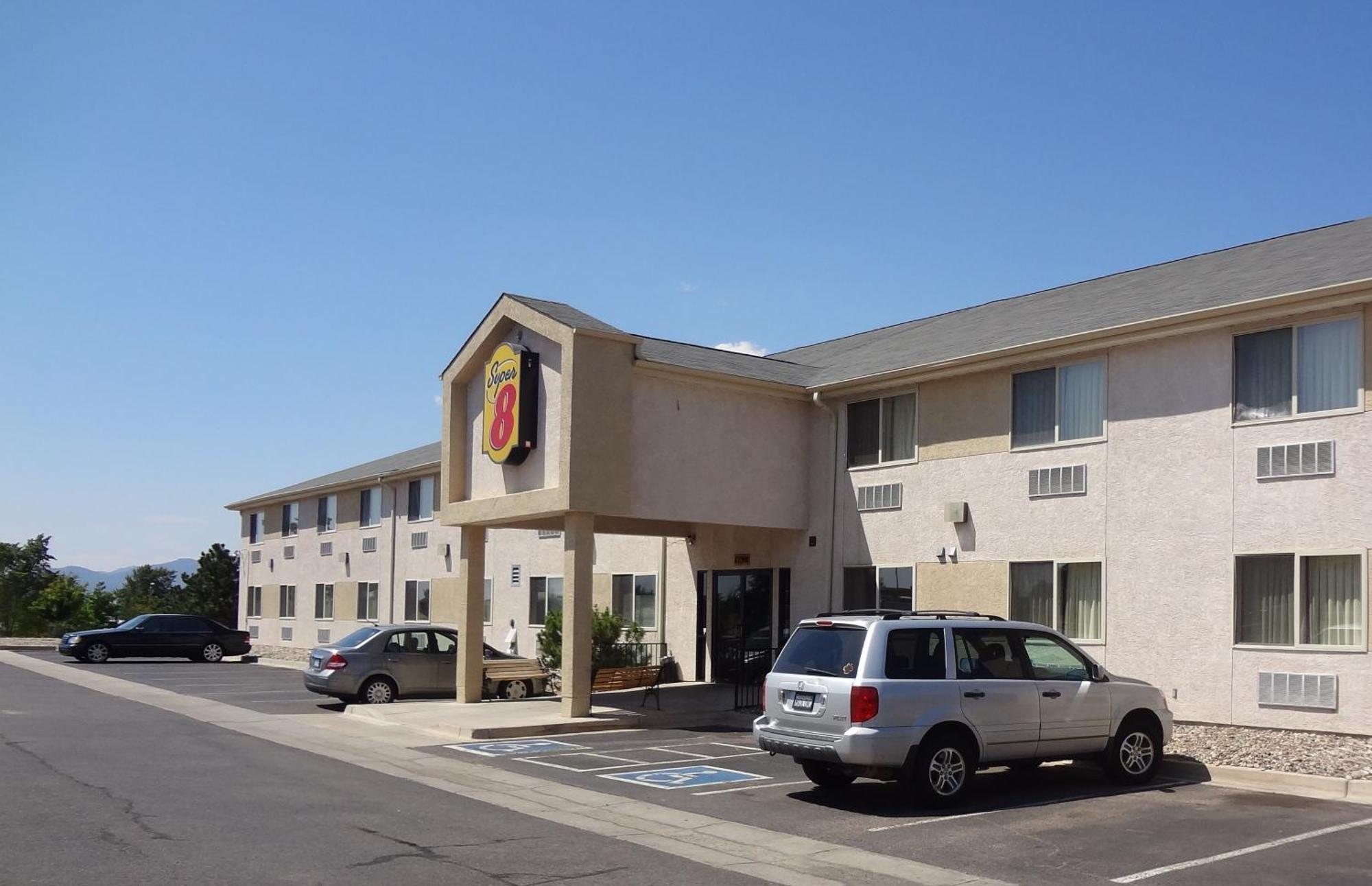 Super 8 By Wyndham Colorado Springs Airport Motel Luaran gambar