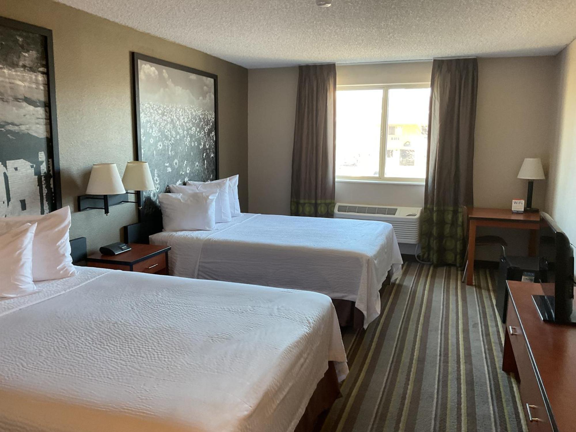 Super 8 By Wyndham Colorado Springs Airport Motel Luaran gambar
