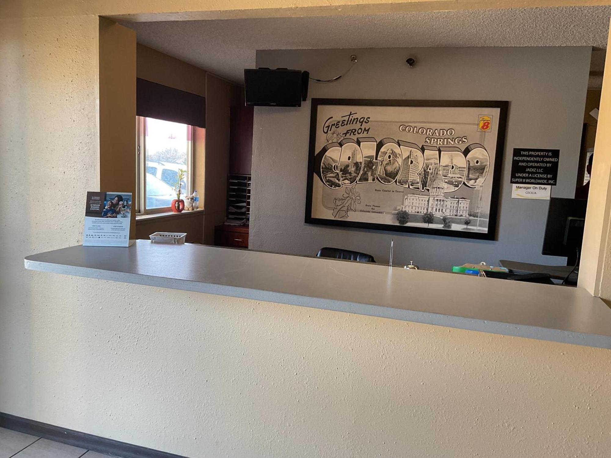 Super 8 By Wyndham Colorado Springs Airport Motel Luaran gambar
