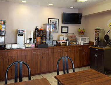 Super 8 By Wyndham Colorado Springs Airport Motel Luaran gambar